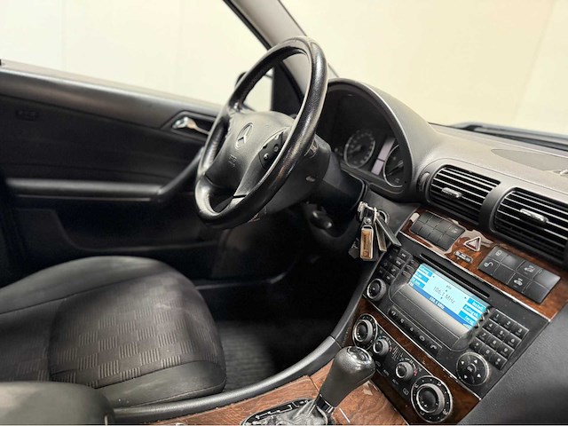 Mercedes-benz - c-klasse combi - personenauto - 2004 - afbeelding 3 van  28