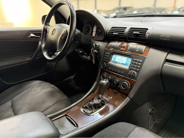 Mercedes-benz - c-klasse combi - personenauto - 2004 - afbeelding 4 van  28