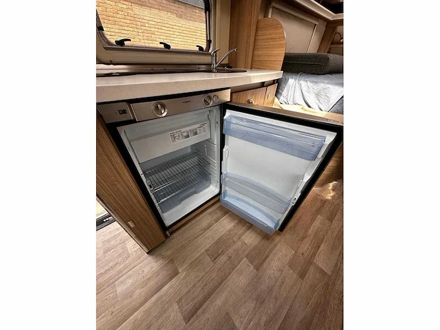 Mercedes-benz - camper - p-742-jb - 2009 - afbeelding 8 van  22