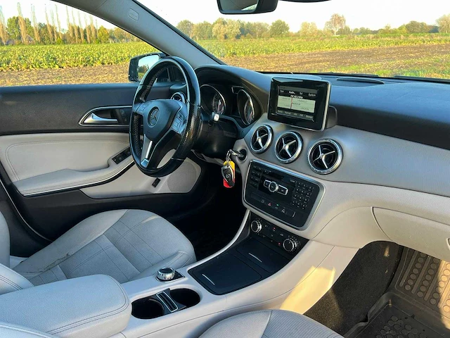 Mercedes-benz - cla-klasse - 180 ambition - 1-tjp-81 - 2014 - afbeelding 8 van  10
