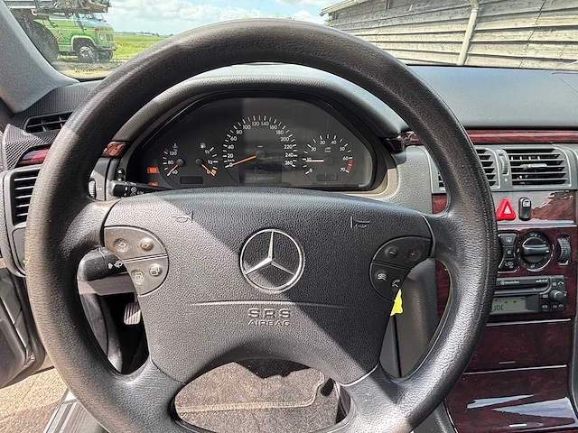 Mercedes-benz - e-klasse - 200 classic - car - 2000 - afbeelding 3 van  23