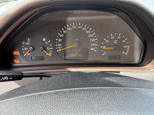 Mercedes-benz - e-klasse - 200 classic - car - 2000 - afbeelding 4 van  23