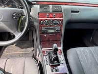 Mercedes-benz - e-klasse - 200 classic - car - 2000 - afbeelding 6 van  23