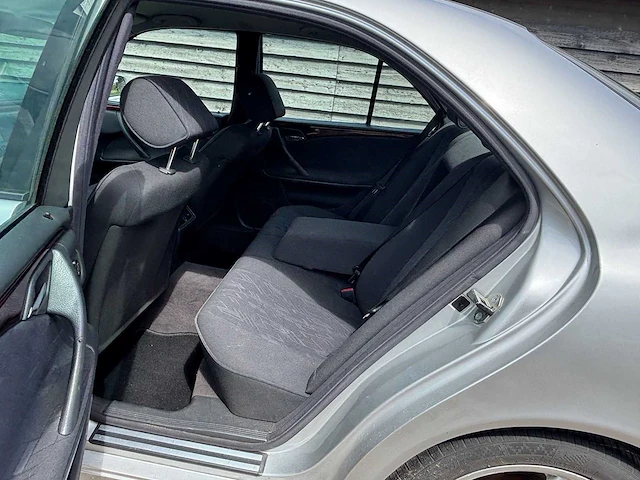 Mercedes-benz - e-klasse - 200 classic - car - 2000 - afbeelding 7 van  23