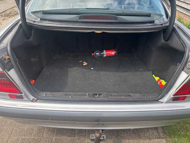 Mercedes-benz - e-klasse - 200 classic - car - 2000 - afbeelding 8 van  23
