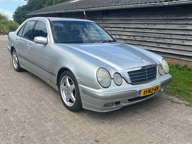 Mercedes-benz - e-klasse - 200 classic - car - 2000 - afbeelding 19 van  23