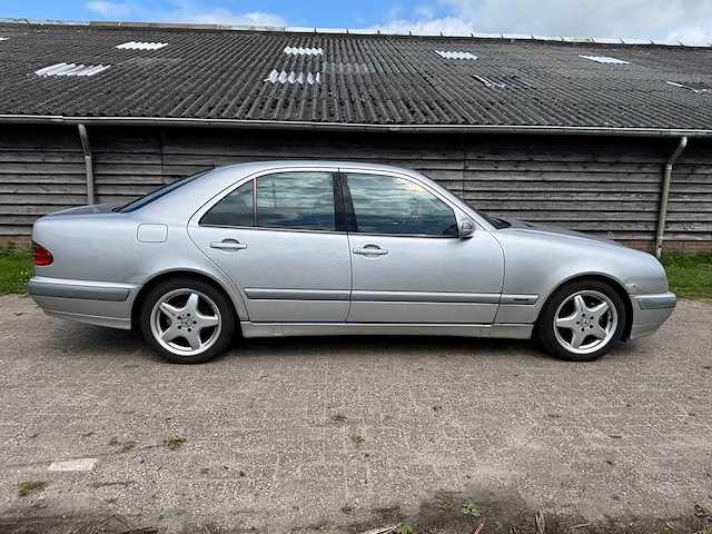 Mercedes-benz - e-klasse - 200 classic - car - 2000 - afbeelding 21 van  23