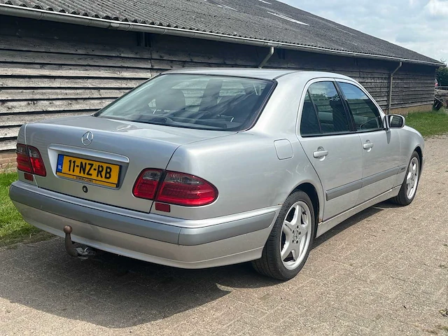 Mercedes-benz - e-klasse - 200 classic - car - 2000 - afbeelding 22 van  23