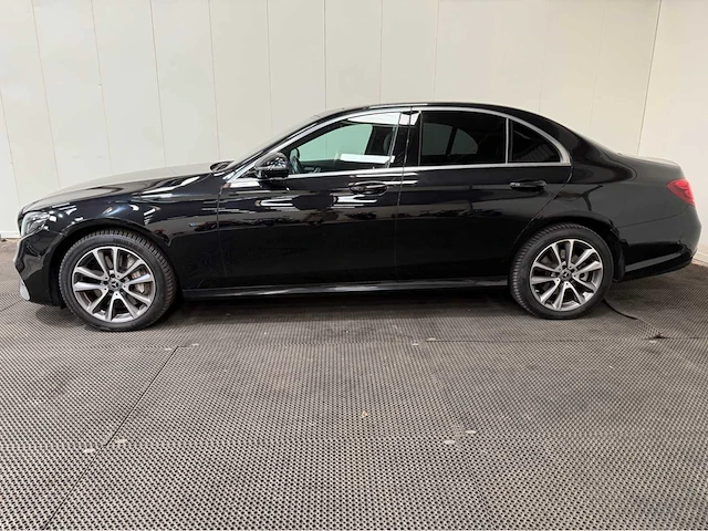 Mercedes-benz - e-klasse - 300 hybride diesel - business solution amg - personenauto - 2019 - afbeelding 28 van  33