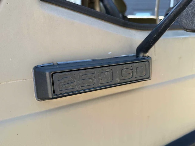 Mercedes benz - g 250d cabrio - personenauto - afbeelding 8 van  36