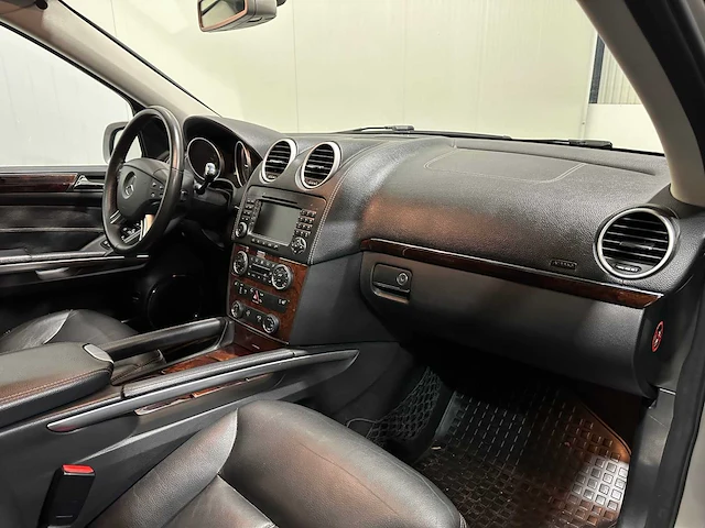 Mercedes-benz - gl-klasse - 450 - youngtimer > 15 - afbeelding 3 van  26