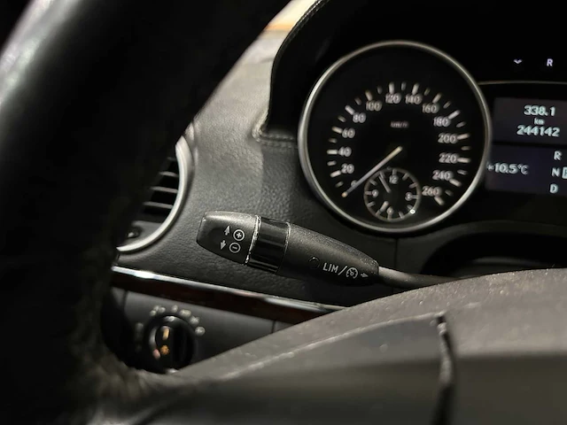 Mercedes-benz - gl-klasse - 450 - youngtimer > 15 - afbeelding 8 van  26