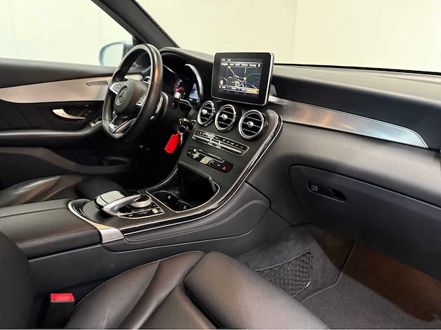 Mercedes-benz - glc 220 d 4matic - personenauto - 2018 - afbeelding 7 van  31