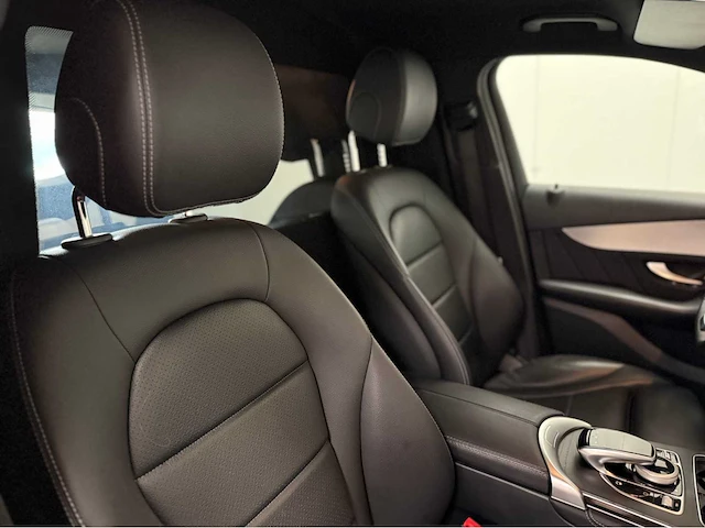 Mercedes-benz - glc 220 d 4matic - personenauto - 2018 - afbeelding 10 van  31
