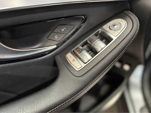 Mercedes-benz - glc 220 d 4matic - personenauto - 2018 - afbeelding 13 van  31
