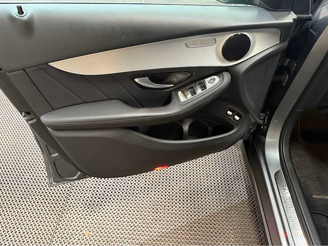 Mercedes-benz - glc 220 d 4matic - personenauto - 2018 - afbeelding 18 van  31