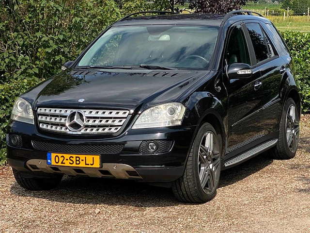Mercedes-benz - m-klasse - 500 - 02-sb-lj - 2005 - afbeelding 1 van  13