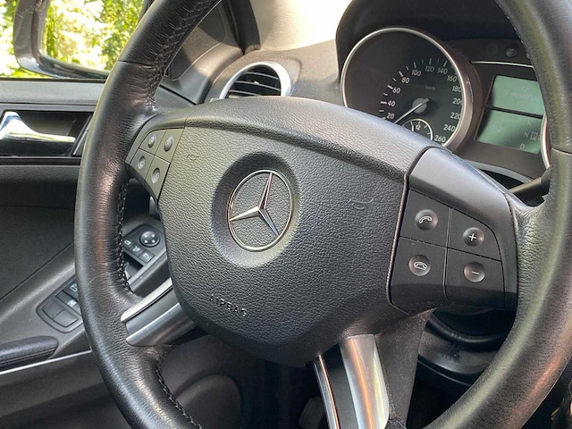 Mercedes-benz - m-klasse - 500 - 02-sb-lj - 2005 - afbeelding 11 van  13