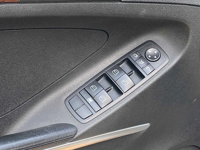 Mercedes-benz - m-klasse - 500 - 02-sb-lj - 2005 - afbeelding 13 van  13