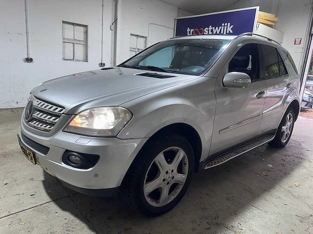 Mercedes-benz - ml- 320 cdi - 03-jhx-5 - afbeelding 1 van  21