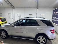Mercedes-benz - ml- 320 cdi - 03-jhx-5 - afbeelding 12 van  21