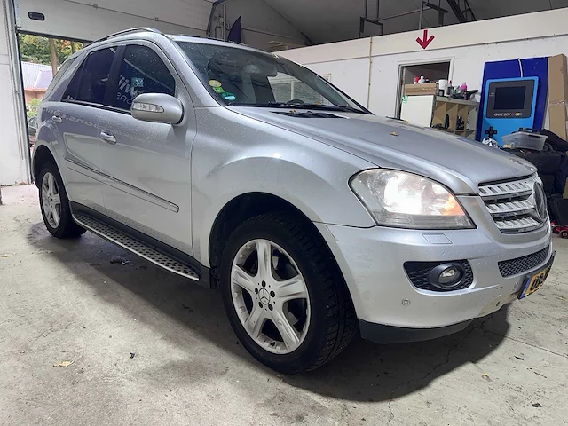 Mercedes-benz - ml- 320 cdi - 03-jhx-5 - afbeelding 18 van  21