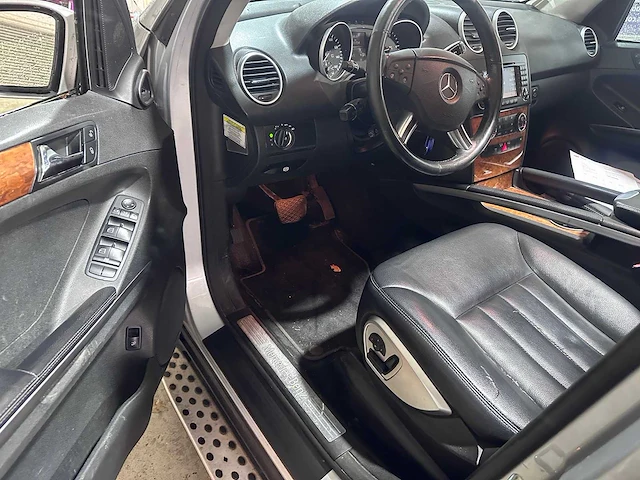 Mercedes-benz - ml- 320 cdi - 03-jhx-5 - afbeelding 20 van  21