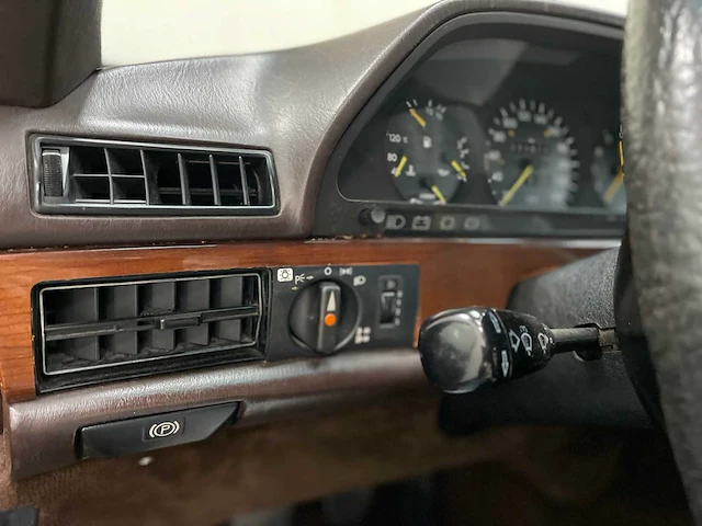 Mercedes-benz - s-klasse - 280 - 6 cilinder - oldtimer - 1984 - afbeelding 6 van  31