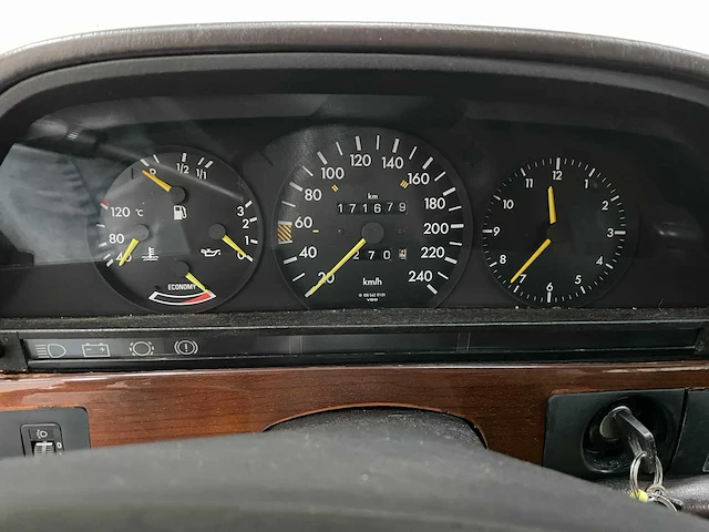 Mercedes-benz - s-klasse - 280 - 6 cilinder - oldtimer - 1984 - afbeelding 11 van  31
