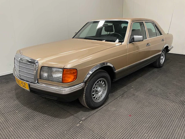 Mercedes-benz - s-klasse - 280 - 6 cilinder - oldtimer - 1984 - afbeelding 1 van  31