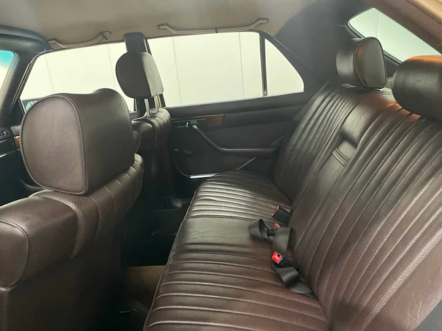 Mercedes-benz - s-klasse - 280 - 6 cilinder - oldtimer - 1984 - afbeelding 13 van  31