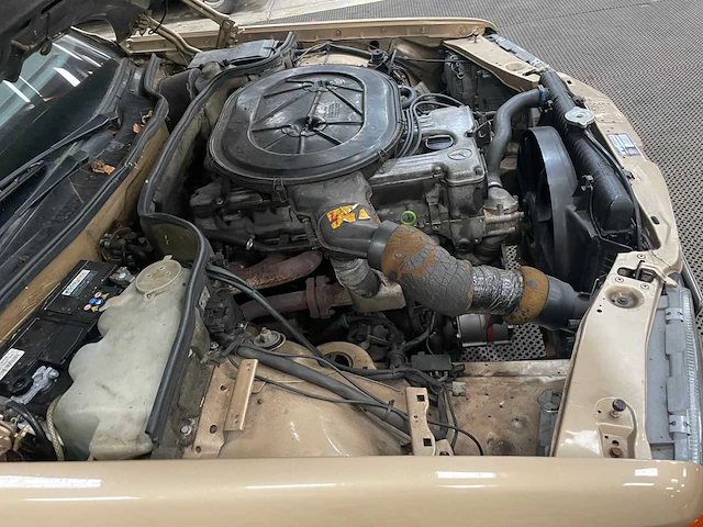 Mercedes-benz - s-klasse - 280 - 6 cilinder - oldtimer - 1984 - afbeelding 17 van  31