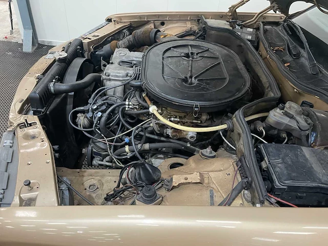 Mercedes-benz - s-klasse - 280 - 6 cilinder - oldtimer - 1984 - afbeelding 18 van  31