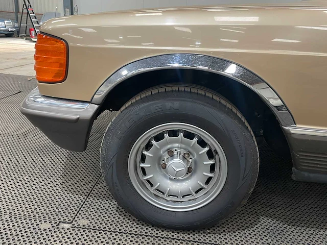 Mercedes-benz - s-klasse - 280 - 6 cilinder - oldtimer - 1984 - afbeelding 21 van  31