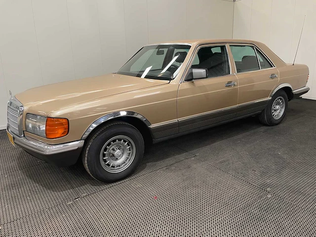 Mercedes-benz - s-klasse - 280 - 6 cilinder - oldtimer - 1984 - afbeelding 12 van  31