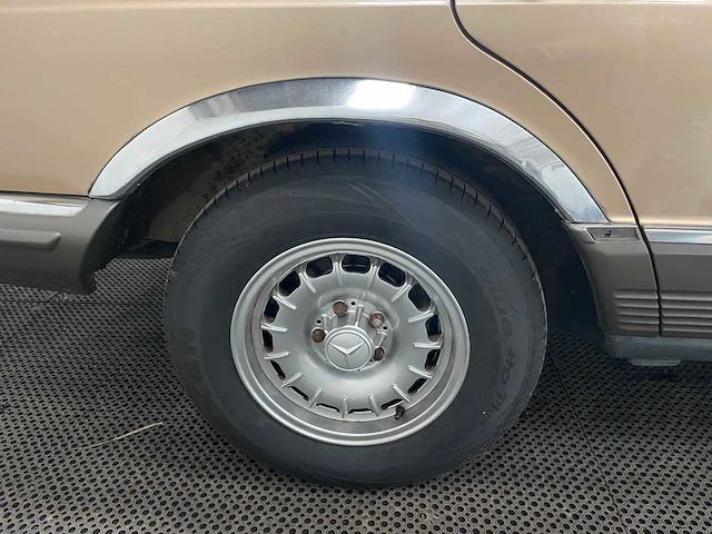 Mercedes-benz - s-klasse - 280 - 6 cilinder - oldtimer - 1984 - afbeelding 24 van  31