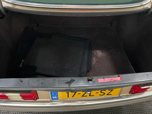 Mercedes-benz - s-klasse - 280 - 6 cilinder - oldtimer - 1984 - afbeelding 25 van  31