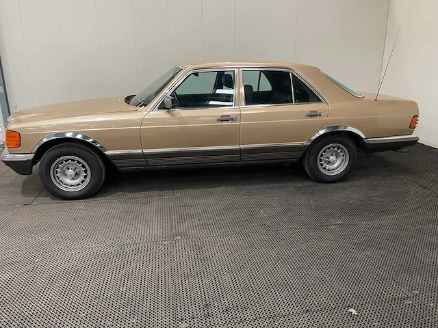Mercedes-benz - s-klasse - 280 - 6 cilinder - oldtimer - 1984 - afbeelding 23 van  31