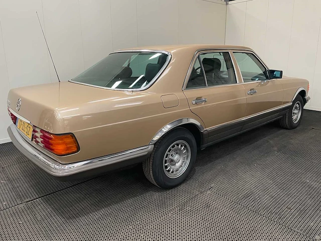 Mercedes-benz - s-klasse - 280 - 6 cilinder - oldtimer - 1984 - afbeelding 29 van  31