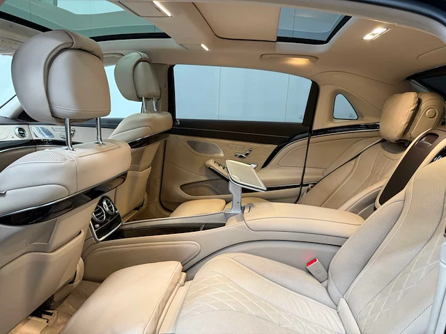 Mercedes benz - s560 maybach - personenauto - 2018 - afbeelding 25 van  55
