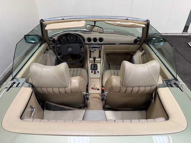 Mercedes-benz - sl-klasse - 280 sl roadster - oldtimer - 1977 - afbeelding 21 van  47