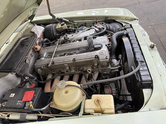 Mercedes-benz - sl-klasse - 280 sl roadster - oldtimer - 1977 - afbeelding 26 van  47