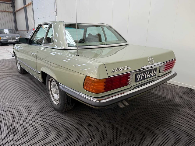 Mercedes-benz - sl-klasse - 280 sl roadster - oldtimer - 1977 - afbeelding 45 van  47