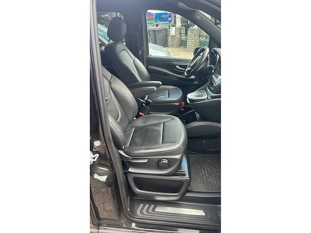 Mercedes-benz - v-klasse - 300d l.dc ed. - v-53-frj - afbeelding 6 van  20
