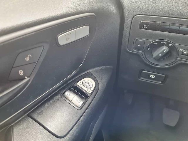 Mercedes-benz - vito - 111 cdi - v-471-df - afbeelding 12 van  13