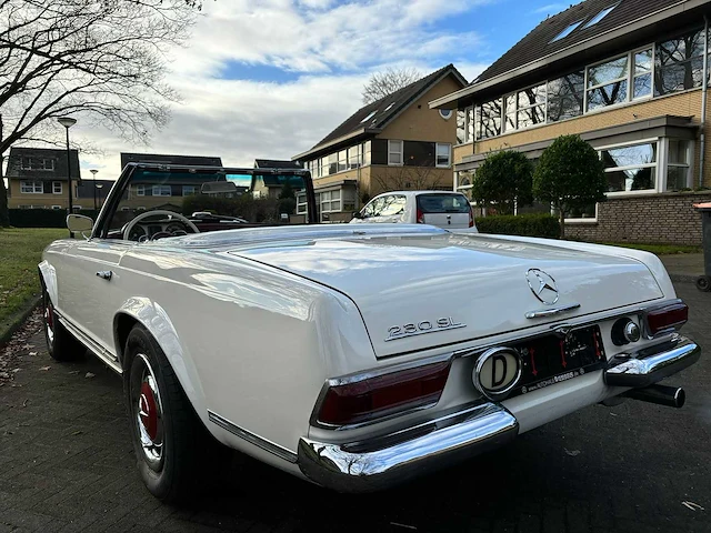 Mercedes-benz - w113 - 230 sl - pagode - oldtimer - uniek - afbeelding 26 van  30