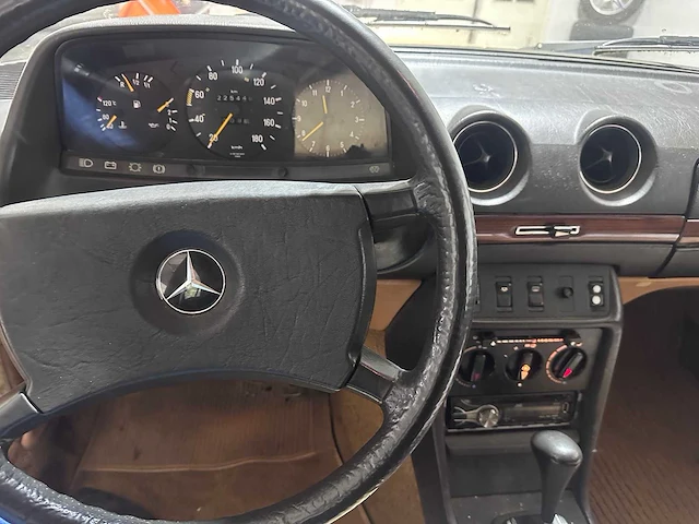 Mercedes-benz - w123 - 300 d 5 cyl. automaat- hnv-49-l - afbeelding 18 van  19