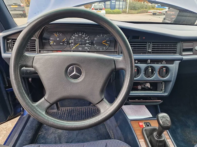 Mercedes-benz -190-serie - 1.8 e basic - fz-nx-96 - 1993 - afbeelding 3 van  17