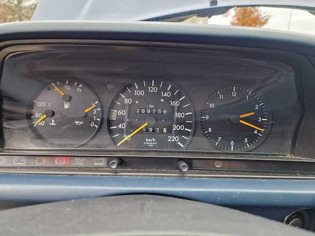 Mercedes-benz -190-serie - 1.8 e basic - fz-nx-96 - 1993 - afbeelding 4 van  17