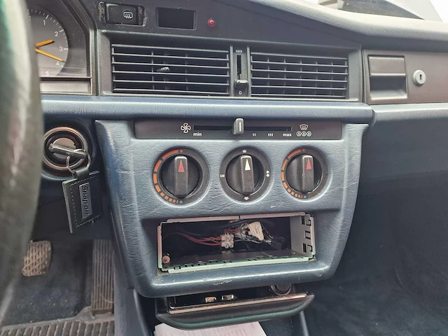Mercedes-benz -190-serie - 1.8 e basic - fz-nx-96 - 1993 - afbeelding 6 van  17